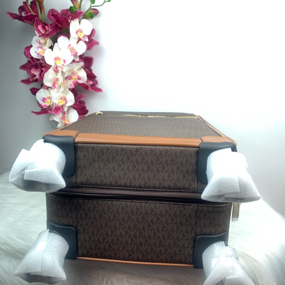Michael Kors Travel SM TROLLEY - Picture 7 of 8